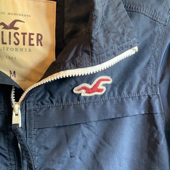 HOLLISTER RAIN JACKET - Picture 3 of 3